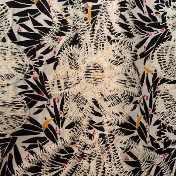 ***** 5 for $25 NWOT Solitaire Beautifully Embroidered Top - Picture 4 of 5